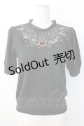 Secret Honey / エンジェル刺繍ニットトップス  黒ＸゴールドＸ赤 T-26-01-16-011-CA-TO-SA-ZTK560