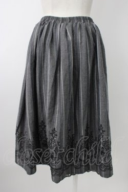 画像2: axes femme / 裾フロッキーローズストライプスカート  グレーＸ黒 T-26-01-21-015-AX-SK-SA-ZT