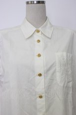 画像6: INGEBORG / カメリアリボン刺繍ポケットシャツ  ホワイト T-26-01-29-001-LO-BL-SA-ZT581 (6)