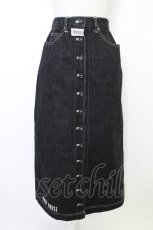 画像1: PINK HOUSE / ロゴワッペン前開きデニムスカート  ブラック T-26-02-01-020-LO-SK-SA-ZT581 (1)