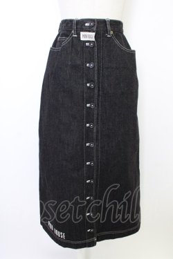 画像1: PINK HOUSE / ロゴワッペン前開きデニムスカート  ブラック T-26-02-01-020-LO-SK-SA-ZT