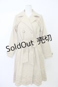 axes femme / 刺繍入りトレンチコート M ベージュ T-26-02-03-024-AX-CO-SA-ZTC068