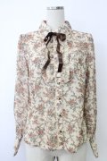 axes femme / 花Ｘオーナメント柄ブラウス M ベージュ T-26-02-03-016-AX-BL-SA-ZT