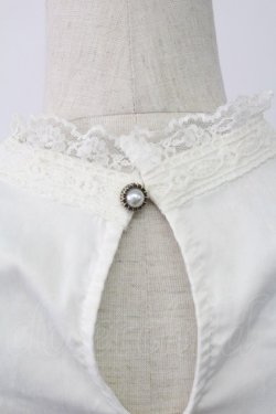 画像4: axes femme NOSTALGIE / ヨークレース切替ブラウス  キナリ T-26-02-08-007-AX-BL-SA-ZT