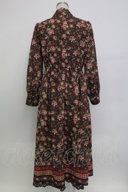 画像2: axes femme NOSTALGIE / パネル柄ボウタイ付きワンピース  ブラウン T-26-02-08-016-AX-OP-SA-ZT