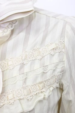 画像4: axes femme / ボウタイ付きストライプブラウス  ベージュ T-26-02-17-007-AX-BL-SA-ZT