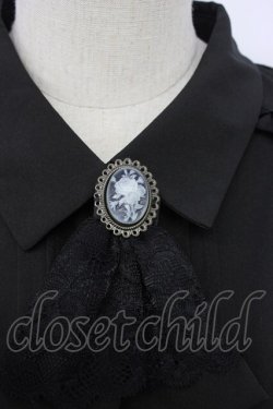 画像4: axes femme / カメオ×ジャボブローチ付ブラウス L 黒 T-26-02-17-011-AX-BL-SA-ZT