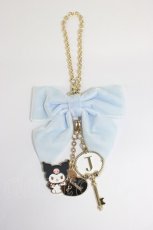 画像1: Maison de FLEUR / クロミリボンバッグチャーム   T-26-02-28-018-LO-AC-SA-ZT636-F002 (1)