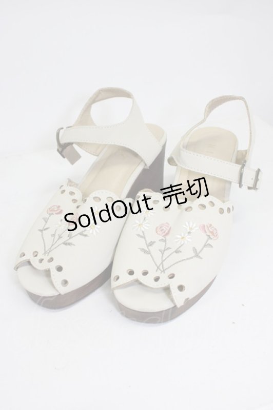 画像1: F i.n.t / フラワー刺繍ウッドライクソールサンダル M アイボリー T-26-03-01-009-CA-SH-SA-ZTK045 (1)