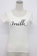 MILK / MILKロゴTee  オフ×ブラック T-26-03-06-001-ML-TS-SA-ZT