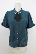 axes femme / メタル×タイ付き連釦ブラウス M グリーン T-26-03-08-025-AX-BL-SA-ZT