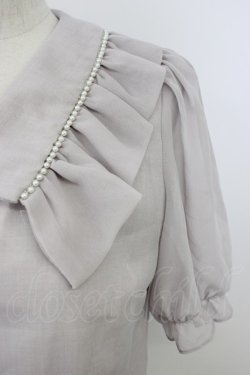 画像4: evelyn / パール襟半袖ブラウス  グレー T-26-03-08-021-LO-BL-SA-ZT