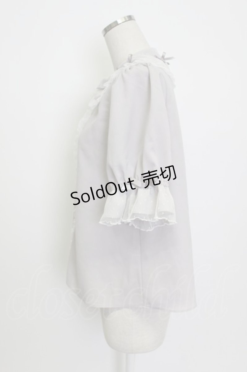 画像3: axes femme kawaii / プチリボン半袖ブラウス  グレー T-26-03-13-003-AX-BL-SA-ZT (3)