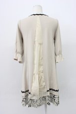 画像2: axes femme / フロント編み上げ半袖ワンピース  ベージュX黒 T-26-03-13-023-AX-OP-SA-ZT (2)