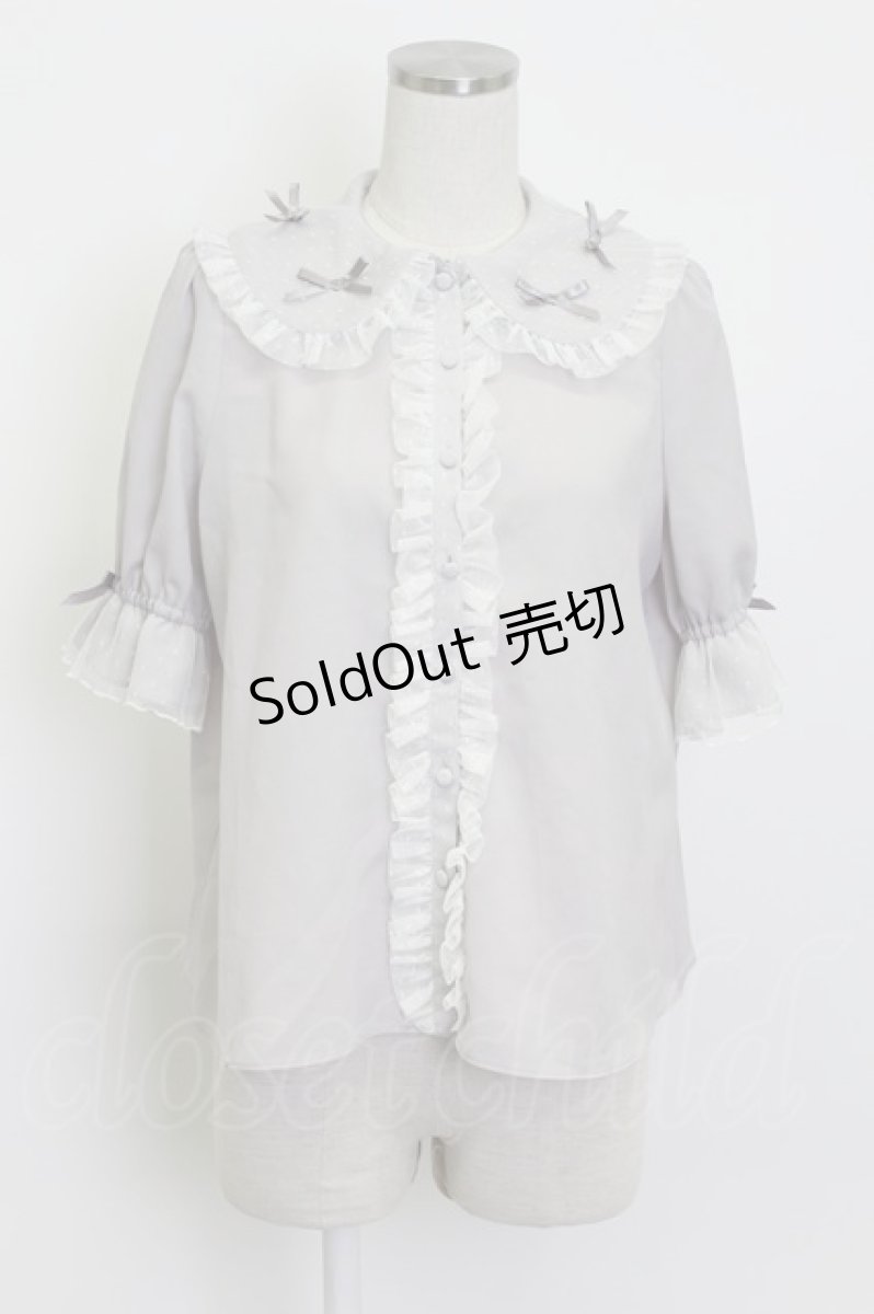 画像1: axes femme kawaii / プチリボン半袖ブラウス  グレー T-26-03-13-003-AX-BL-SA-ZT (1)