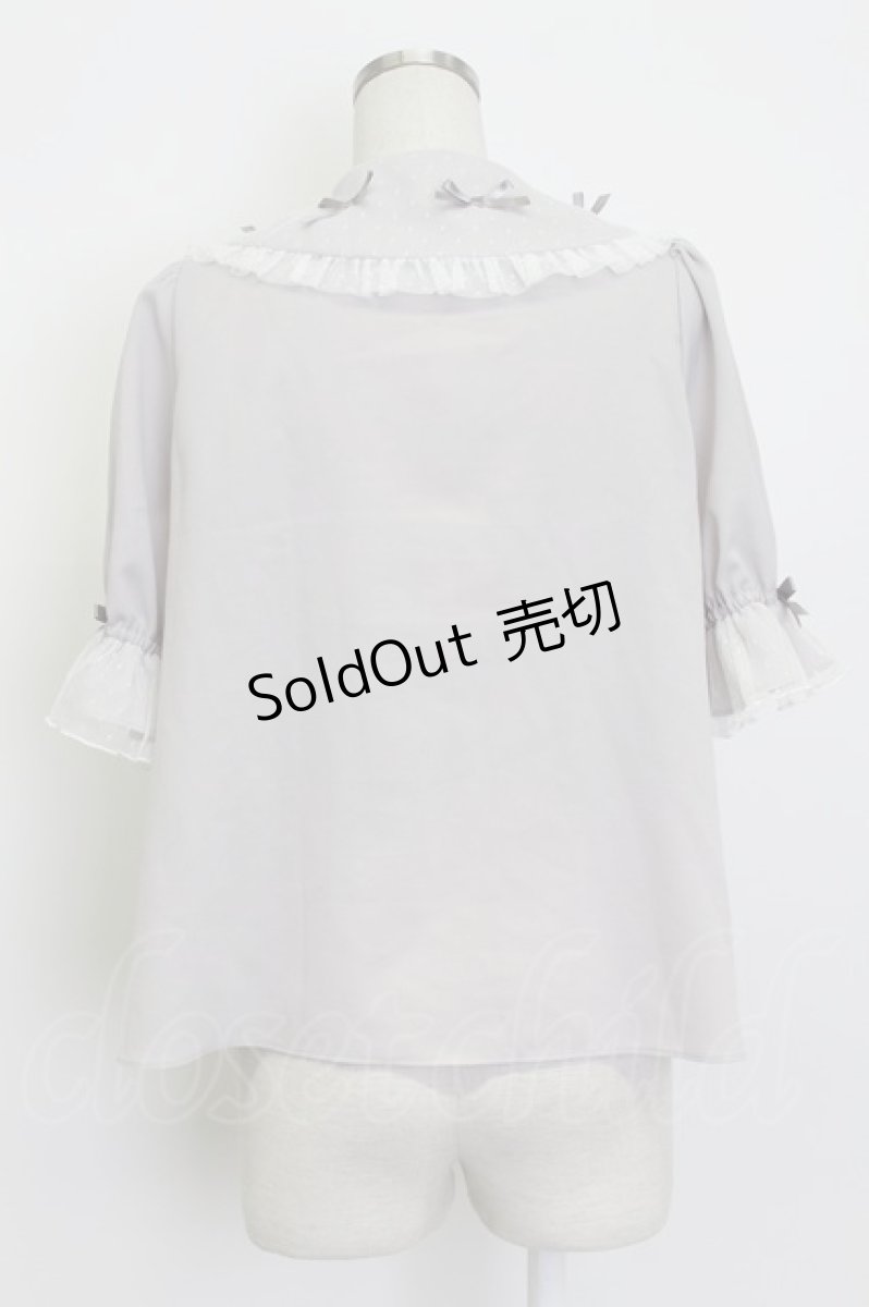 画像2: axes femme kawaii / プチリボン半袖ブラウス  グレー T-26-03-13-003-AX-BL-SA-ZT (2)