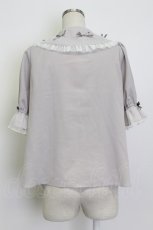 画像2: axes femme kawaii / プチリボン半袖ブラウス  グレー T-26-03-13-003-AX-BL-SA-ZT (2)