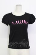 MILK / リボンロゴTシャツ  ブラック×ピンク T-26-03-15-006-ML-TS-SA-ZT
