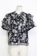 evelyn / フラワーハイネックリボンタイ半袖ブラウス  黒Ｘグレー T-26-03-15-014-LO-BL-SA-ZT