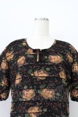 画像4: KANEKO ISAO / フルーツかご柄たくし上げワンピース  クロ T-26-03-16-034-EL-OP-OW-ZT648 (4)