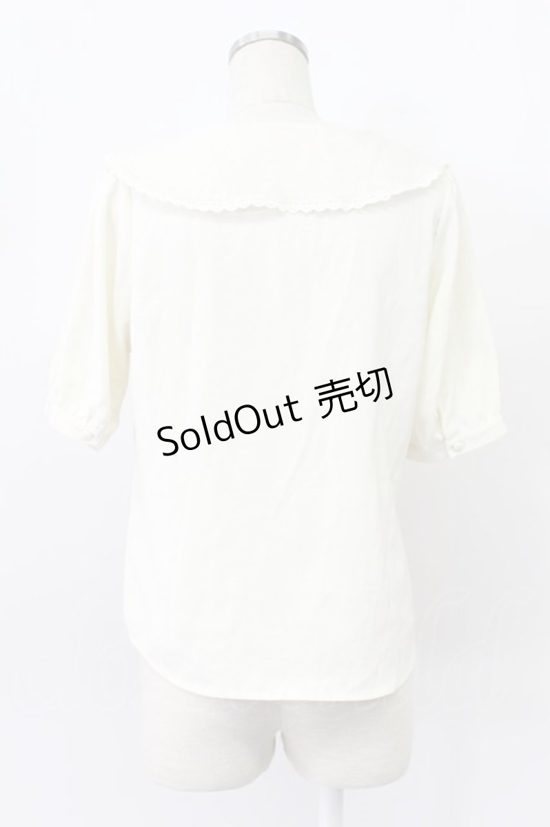 画像2: Fi.n.t / デルフィニウム刺繍ビッグカラーブラウス  ホワイト×ブルー T-26-03-16-005-CA-TO-SA-ZT (2)