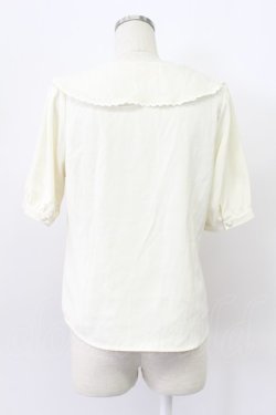 画像2: Fi.n.t / デルフィニウム刺繍ビッグカラーブラウス  ホワイト×ブルー T-26-03-16-005-CA-TO-SA-ZT