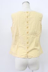 画像2: INGEBORG / ギンガム後ろボタンノースリーブブラウス  イエロー T-26-03-16-011-LO-BL-SA-ZT647 (2)