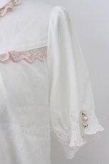 画像3: axes femme POETIQUE / はしごリボン襟半袖ブラウス  アイボリーＸピンク T-26-03-17-003-AX-BL-SA-ZT (3)