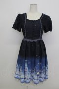 axes femme / グラデーションお城柄ワンピース  ネイビー T-26-03-23-018-AX-OP-SA-ZT