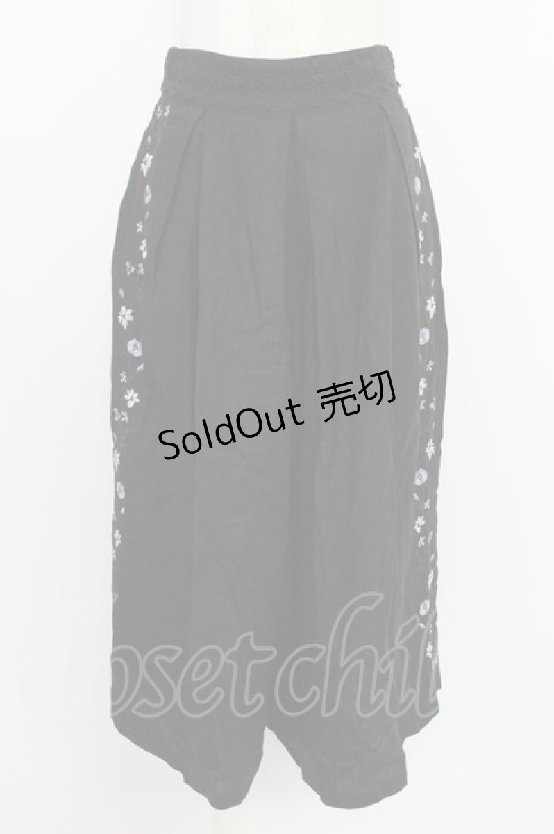 画像1: axes femme / 華刺繍リネンガウチョパンツ M ブラック T-26-03-24-044-AX-PA-SA-ZT653 (1)