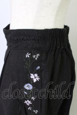 画像4: axes femme / 華刺繍リネンガウチョパンツ M ブラック T-26-03-24-044-AX-PA-SA-ZT653 (4)