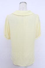 画像2: axes femme / クラシックローズ刺繍入りブラウス  イエロー T-26-03-24-009-AX-TO-SA-ZT653 (2)