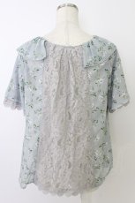 画像2: axes femme / レース切り替え花柄チュニック  グレー T-26-03-24-017-AX-TO-SA-ZT653 (2)