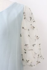 画像3: axes femme / お花刺繍チュール袖プルオーバー  サックス T-26-03-24-018-AX-TO-SA-ZT653 (3)