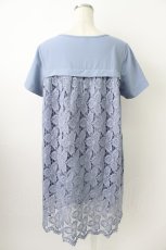 画像2: axes femme / 後ろレース切り替え半袖チュニック  ブルー T-26-03-24-022-AX-TO-SA-ZT653 (2)
