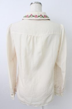 画像2: axes femme / お花刺繍フリルブラウス  アイボリーＸブラウン T-26-03-25-008-AX-BL-SA-ZT