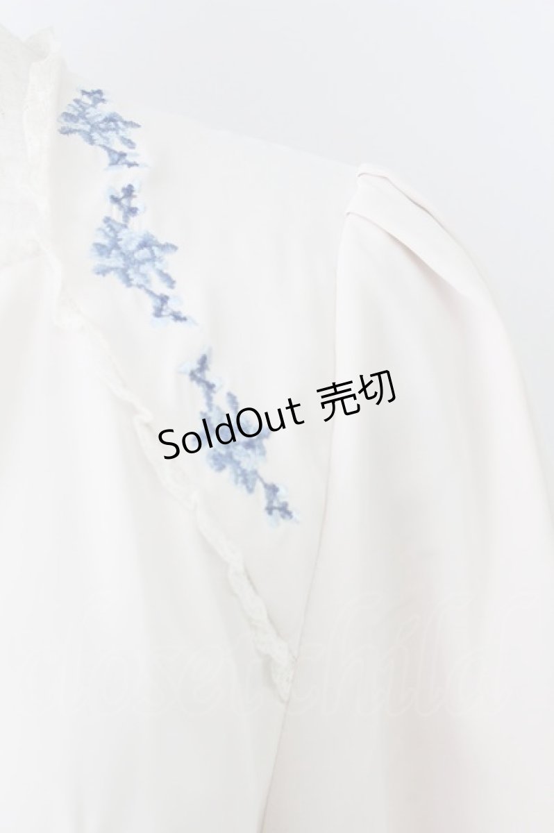 画像3: an another angelus / ダイヤ開きローズ刺繍ブラウス  アイボリーＸ青 T-26-03-25-013-CA-BL-SA-ZT658 (3)