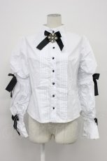 画像1: AND ROMEO / パールブローチリボンブラウス  白Ｘ黒 T-26-03-30-022-LO-BL-SA-ZT659 (1)