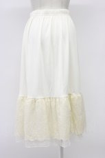 画像2: axes femme / フラワーレースミディペチスカート  アイボリー T-26-03-30-010-AX-SK-SA-ZT659 (2)