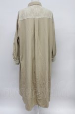 画像2: axes femme / フィッシュテールシャツワンピース  ベージュＸ白 T-26-03-31-010-AX-OP-SA-ZT660 (2)