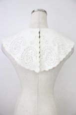 画像2: FURFUR / レザーライク刺繍つけ襟  ホワイト T-26-04-04-032-GO-ZA-SA-ZT651 (2)