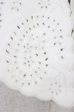 画像4: FURFUR / レザーライク刺繍つけ襟  ホワイト T-26-04-04-032-GO-ZA-SA-ZT651 (4)