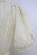 画像3: an another angelus / レース使いコットンドビーパフスリーブワンピース【洗える】  生成り T-26-04-04-009-CA-OP-SA-ZT664 (3)