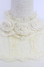 画像3: axes femme / 薔薇コサージュ付きタートル M キナリ T-26-04-10-005-AX-TO-SA-ZT (3)
