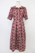 axes femme kawaii / RosyBear柄ワンピース M ボルドー T-26-04-10-020-AX-OP-SA-ZT