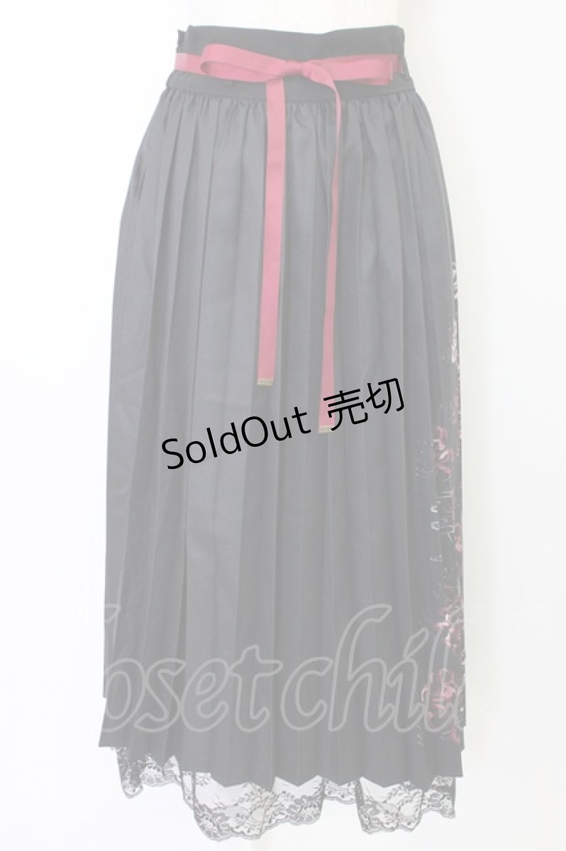 画像1: axes femme / 彼岸花柄プリーツスカート  黒Ｘ赤 T-26-04-15-030-AX-SK-SA-ZT570 (1)