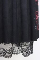画像4: axes femme / 彼岸花柄プリーツスカート  黒Ｘ赤 T-26-04-15-030-AX-SK-SA-ZT570 (4)