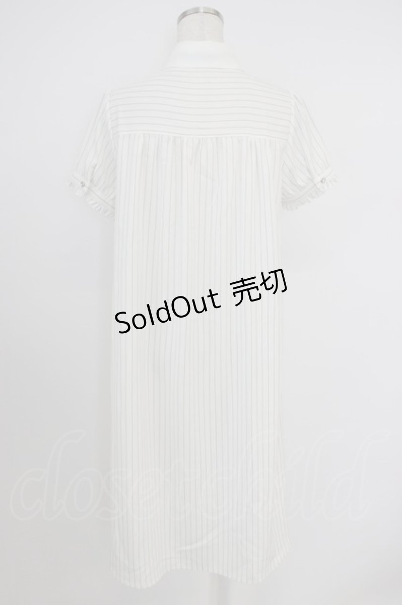 画像2: axes femme POETIQUE / メッセージリボン半袖ワンピース  白X黒 T-26-04-15-017-AX-OP-SA-ZT (2)