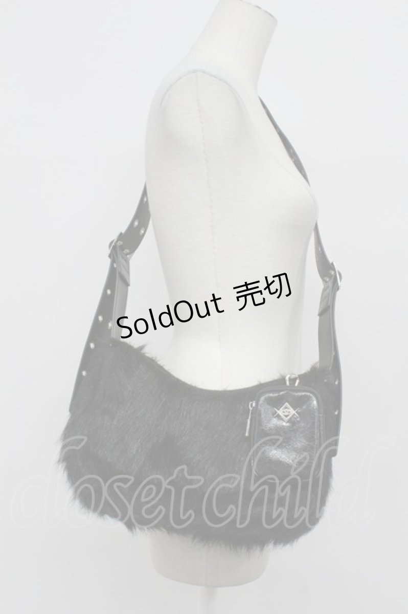 画像1: REFLEM / ハーフムーンファーショルダーバッグ  黒 T-26-04-20-020-PU-BG-SA-ZTK047 (1)