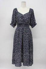 画像1: evelyn / ウエストシャーリング小花柄ワンピース F クロｘピンク T-26-04-29-043-LO-OP-YM-ZT (1)